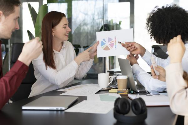 https://prorecamarketing.com/images_list/uploaded/image_jfVLVkpQkX_office-workers-working-together-as-team.jpg